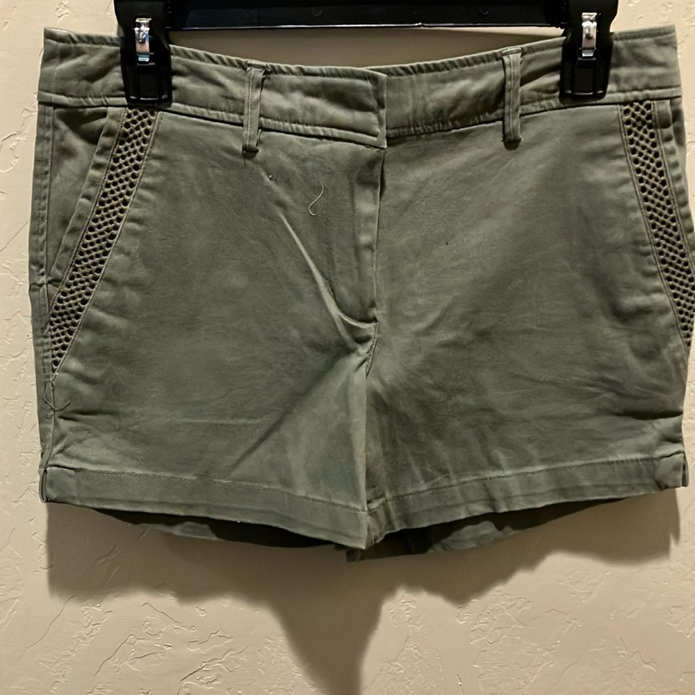 VG Beacon Cove Size 2 Olive Shorts 2 Front Pockets 2 Rear Pockets Button Tabs